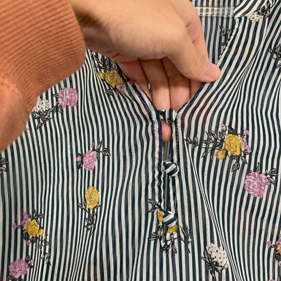 Torrid Harper size 2X Striped Floral Lurex Chiffon V Neck Button Popover Top - Picture 5 of 12